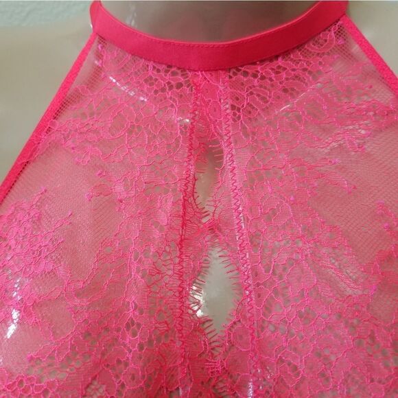 32D {Victoria's Secret } Red Lace Unlined Bra - Picture 5 of 12